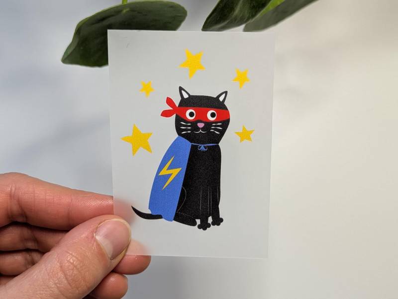 Bügelbild Superheld Katze | Schwarze Mit Umhang Diy Aufbügler Für Kinder Und Katzenfans Katzenmotiv Shirts von JUNIQIND