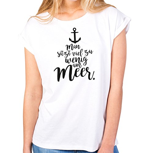 JUNIWORDS Damen T-Shirt Rolled up Sleeves - Man sitzt viel zu wenig am Meer. - Wähle Größe & Farbe - Größe: S - Farbe: Weiß JUNIWORDS Damen T-Shirt Rolled up Sleeves - Man sitzt viel zu wenig am Meer. - Wähle Größe & Farbe - Größe: S - Farbe: Weiß von JUNIWORDS
