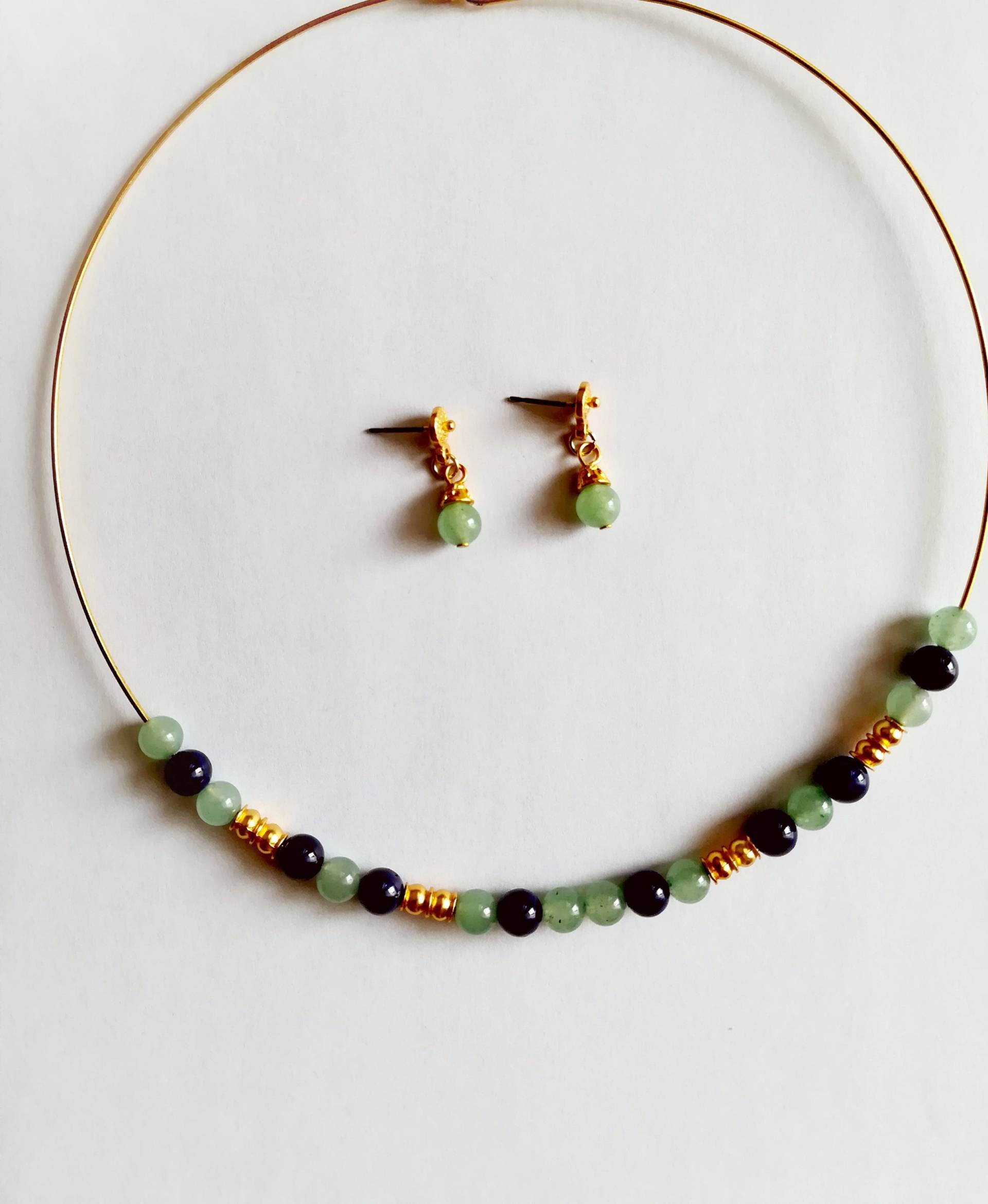 Aventurin-Halskette Mit Grünen Und Blauen Steine. Halsreif Vergoldet von JUWELUNDCHARME