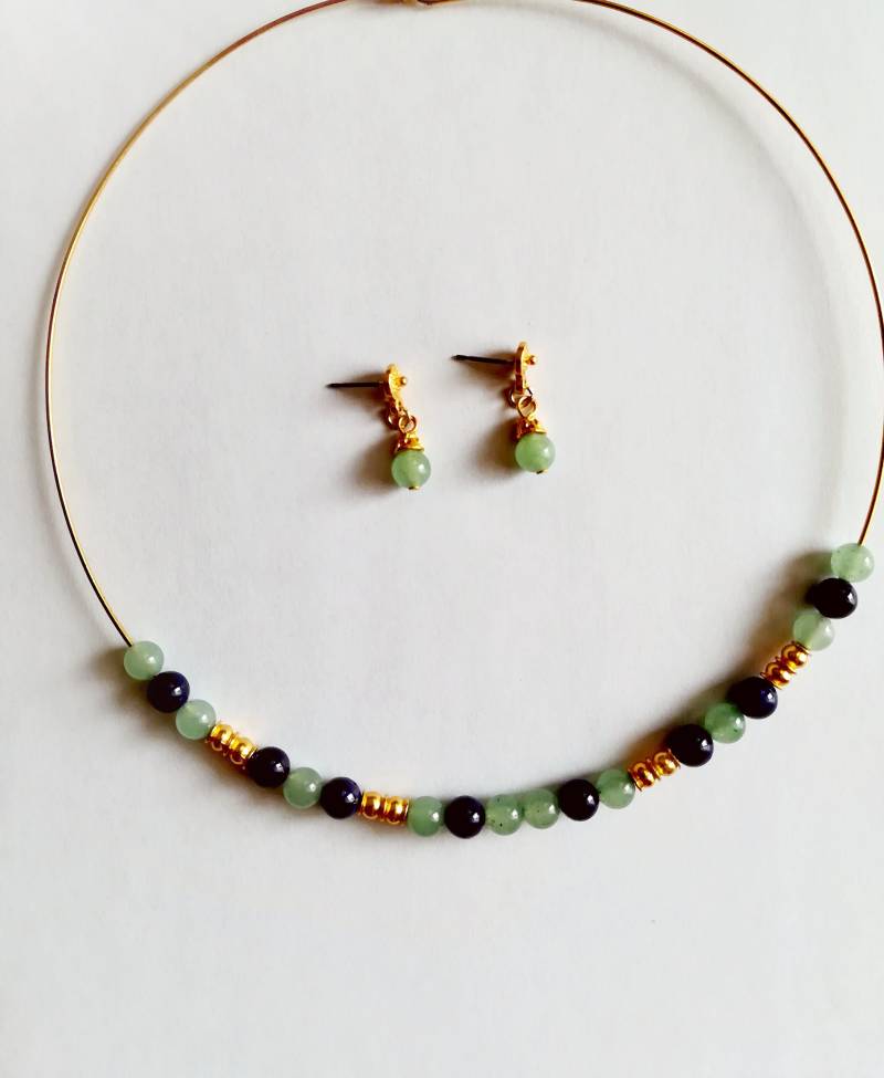 Aventurin-Halskette Mit Grünen Und Blauen Steine. Halsreif Vergoldet von JUWELUNDCHARME