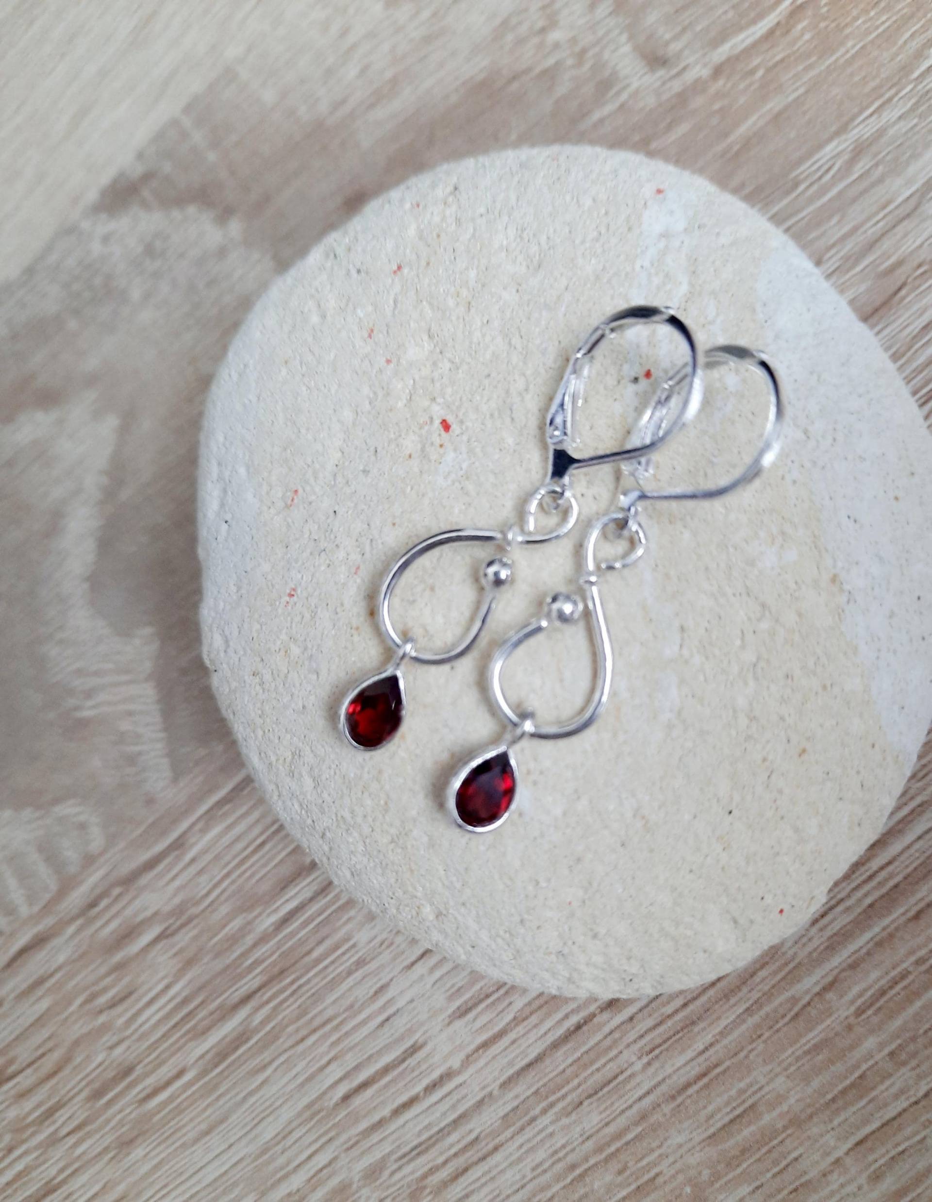 Granat Ohrringe Silber 925 Mit Edelstein Anhängern von JUWELUNDCHARME