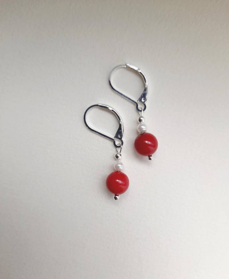 Koralle Ohrringe Versilbert Mit Kleinen Perlen. Rotem Edelstein von JUWELUNDCHARME