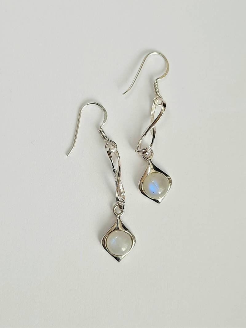 Lange Ohrringe Mit Mondstein Und 925Er Silber. Silvester von JuwelSanti
