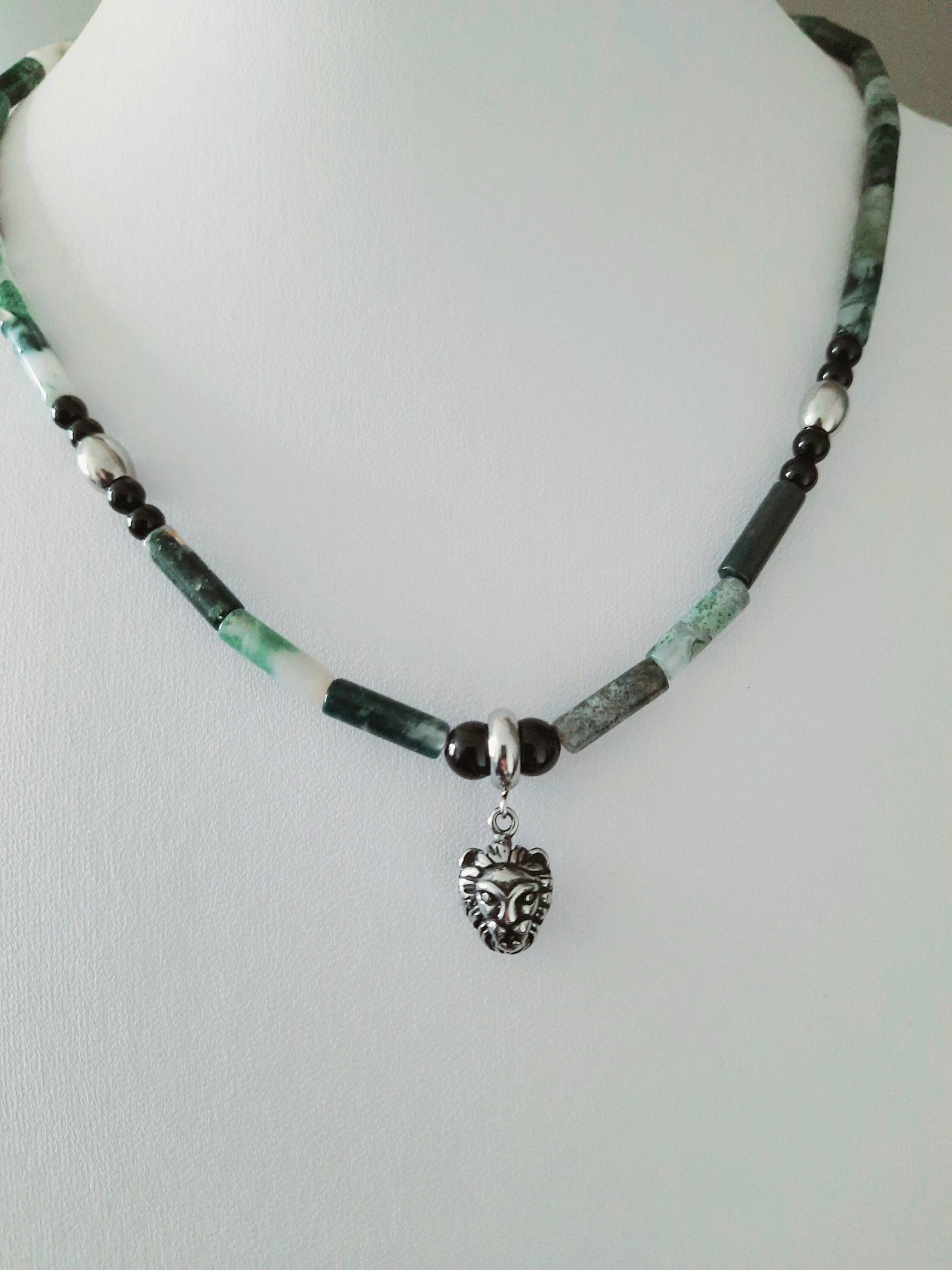 Männer Halskette Löwe Mit Grünem Steine von JUWELUNDCHARME