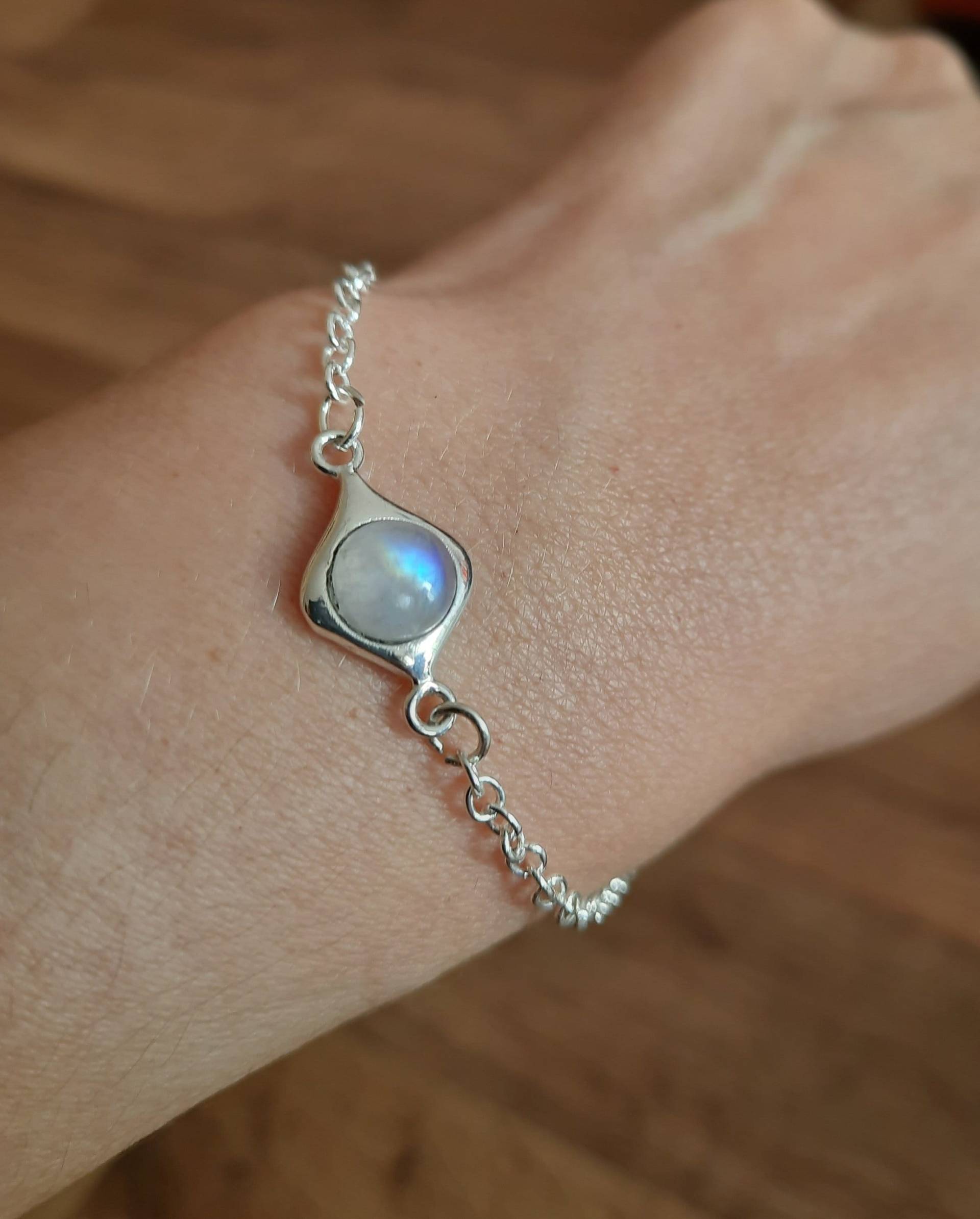 Mondstein Armband 925Er Silber Mit Hellen Stein. Damen Armreif Edelstein von JUWELUNDCHARME