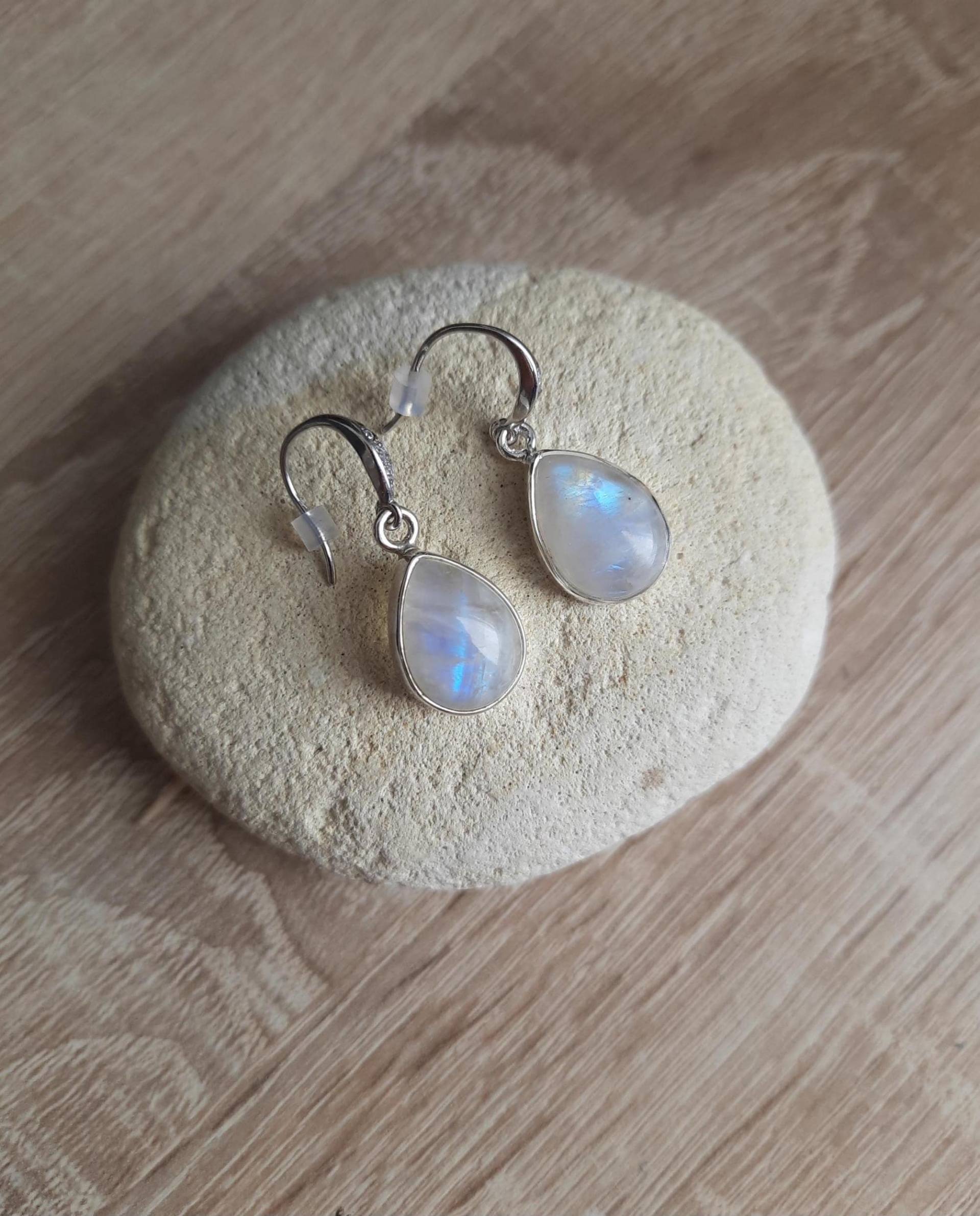 Mondstein Ohrringe Aus 925Er Silber Und Stein Weiß Im Birne Form von JUWELUNDCHARME