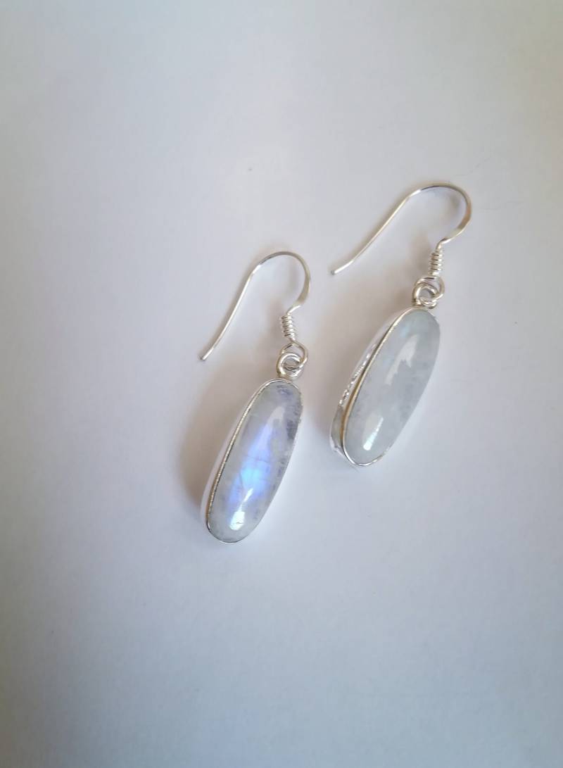 Mondsteinohrringe Aus 925Er Silber Mit Hellem Stein in Ovaler Form von JUWELUNDCHARME