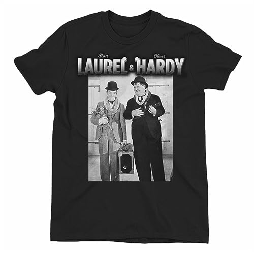 Stan Laurel & Oliver Hardy Pineapple & Ukulele Men's Black T-Shirt Black XXL Stan Laurel & Oliver Hardy Pineapple & Ukulele Men's Black T-Shirt Black XXL von JVRUT