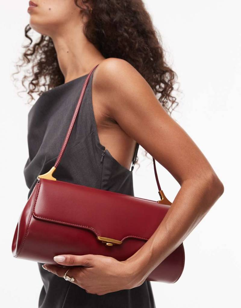 JW PEI - Eloise - Schlichte Schultertasche in Burgunderrot mit goldfarbener Metallverzierung von JW PEI