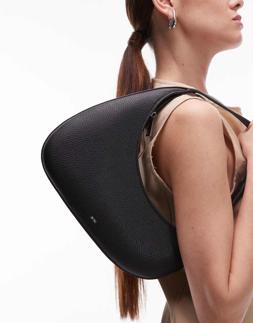 JW PEI - Harlee - Asymmetrische Schultertasche in Schwarz von JW PEI