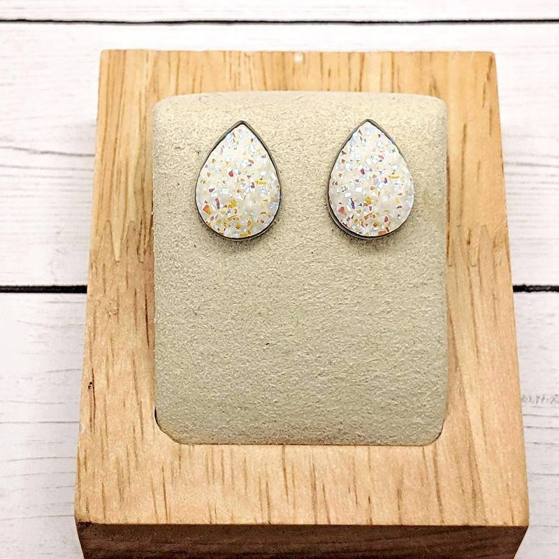 Weißer Regenbogen Druzy Teardrop Ohrstecker Gold, Silber Oder Roségold von JWDesignsByBrittney