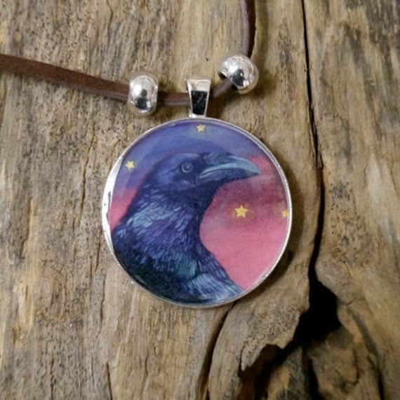 Raven - Totem Animal Wildlife Art Anhänger Halskette "Der Rabe Stiehlt Den Mond" Raven - Totem Animal Wildlife Art Anhänger Halskette "Der Rabe Stiehlt Den Mond" von JWandSandiBakerArt