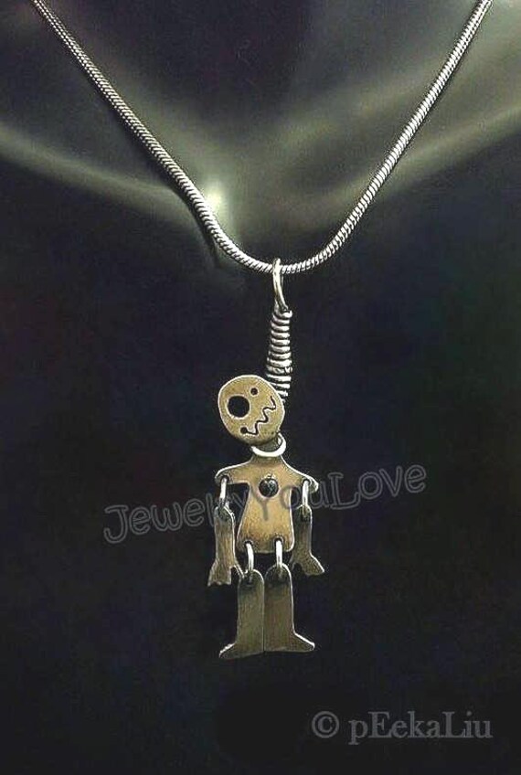 Handgemachte Sterling Silber Voodoo Doll Halskette Handgemachte Sterling Silber Voodoo Doll Halskette von JYLbyPeekaliu
