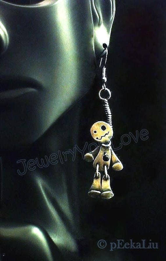 Handgemachte Sterling Silber Voodoo-Puppen Ohrringe Handgemachte Sterling Silber Voodoo-Puppen Ohrringe von JYLbyPeekaliu
