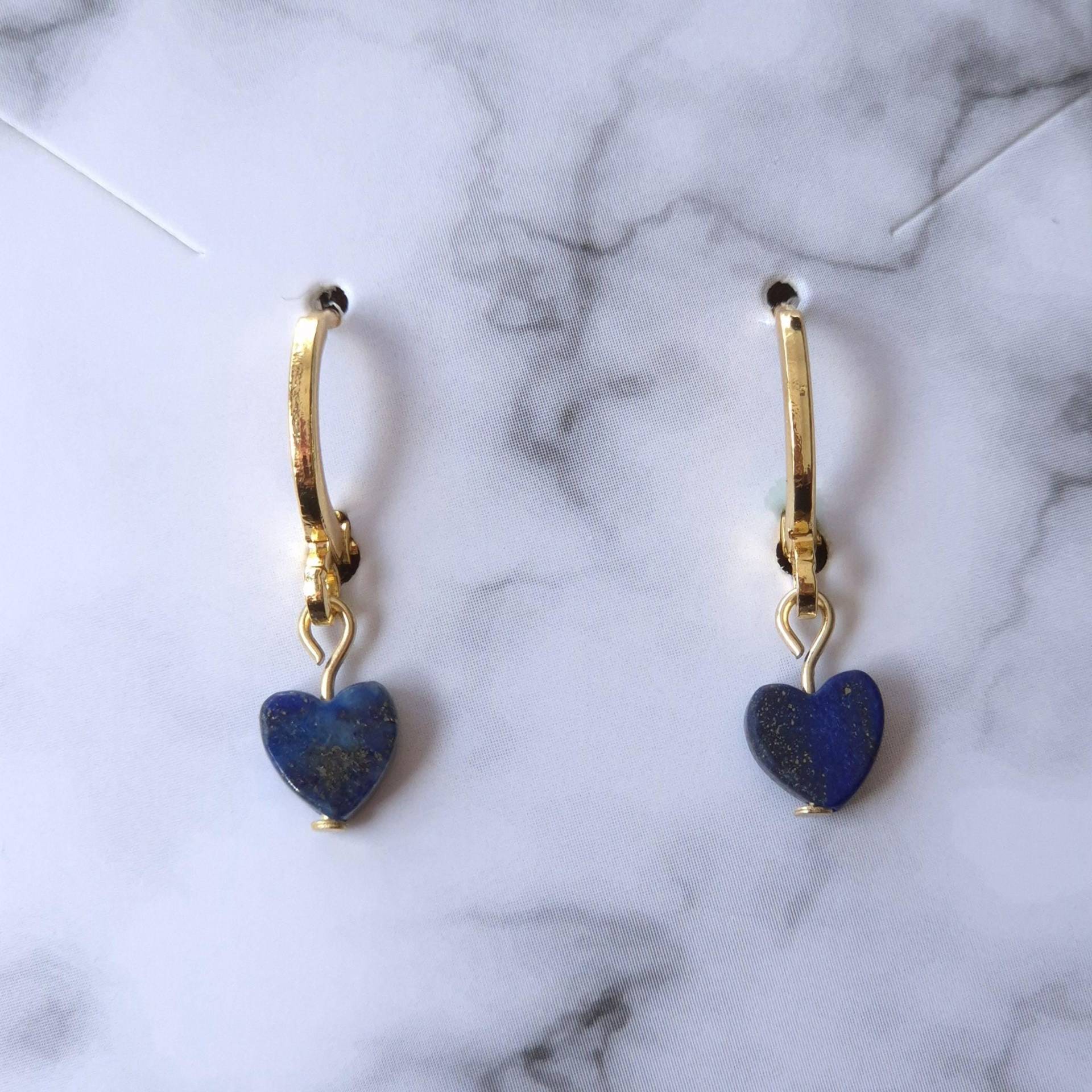 Goldene Ohrringe Mit Lapislazuli in Herzform - Edelstein Ohrschmuck | Heilstein Schmuck Besondere Geschenke Dezenter Goldene Ohrringe Mit Lapislazuli in Herzform - Edelstein Ohrschmuck | Heilstein Schmuck Besondere Geschenke Dezenter von JYNEshop