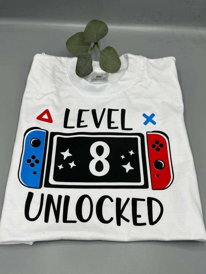 Geburtstagsshirt Gaming. Level 8. Geburtstag T-Shirt Junge. Spielekonsole. Gamer. Shirt Jungs. Jungen 8 von JaLeKreativGeschenk