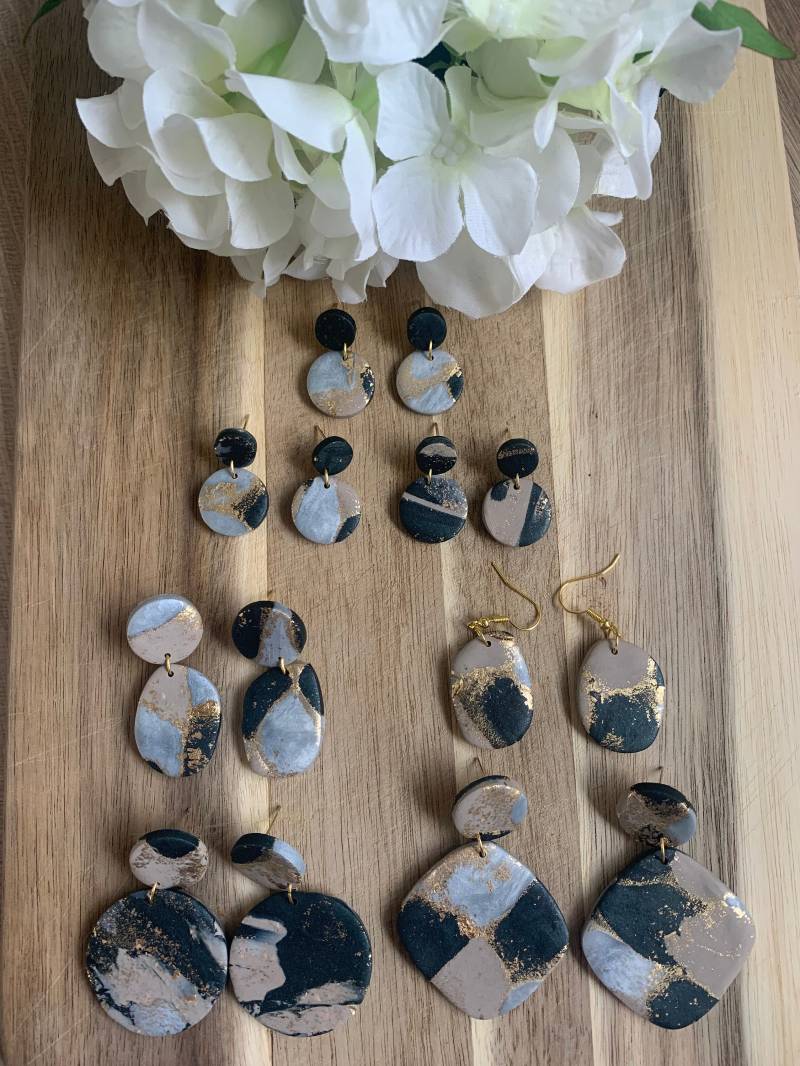 Polymer Ton Ohrringe| Statement Ohrringe Leicht| Handgefertigt| Marmor| Beige Schwarz Gold| Taufe| Geschenk Freundin Polymer Ton Ohrringe| Statement Ohrringe Leicht| Handgefertigt| Marmor| Beige Schwarz Gold| Taufe| Geschenk Freundin von JaMineClay