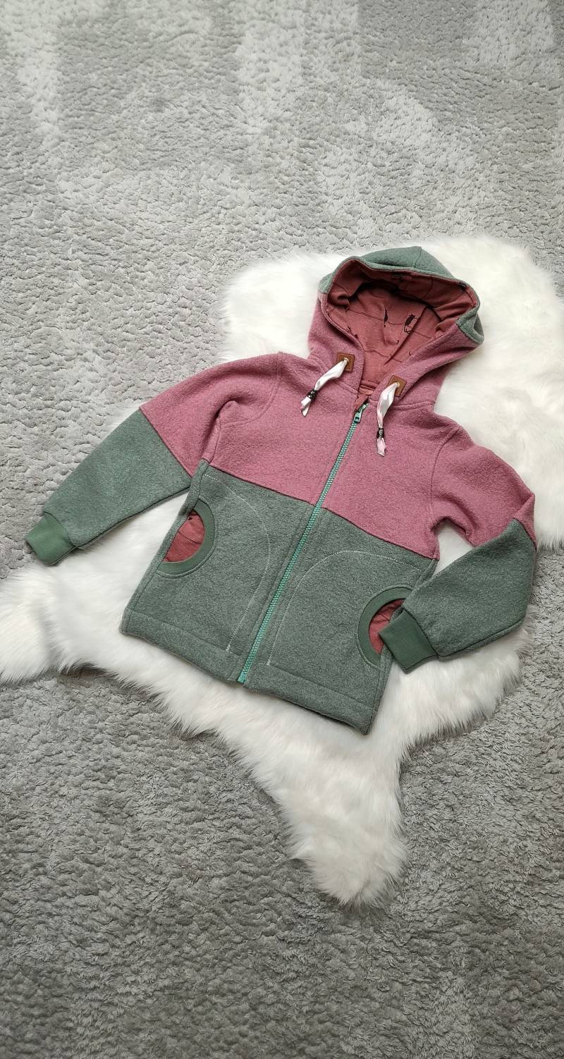 Merino Wollwalk Jacke Mint Rosa Mit Katzen Größe 110 Merino Wollwalk Jacke Mint Rosa Mit Katzen Größe 110 von JaPaJoHandmade