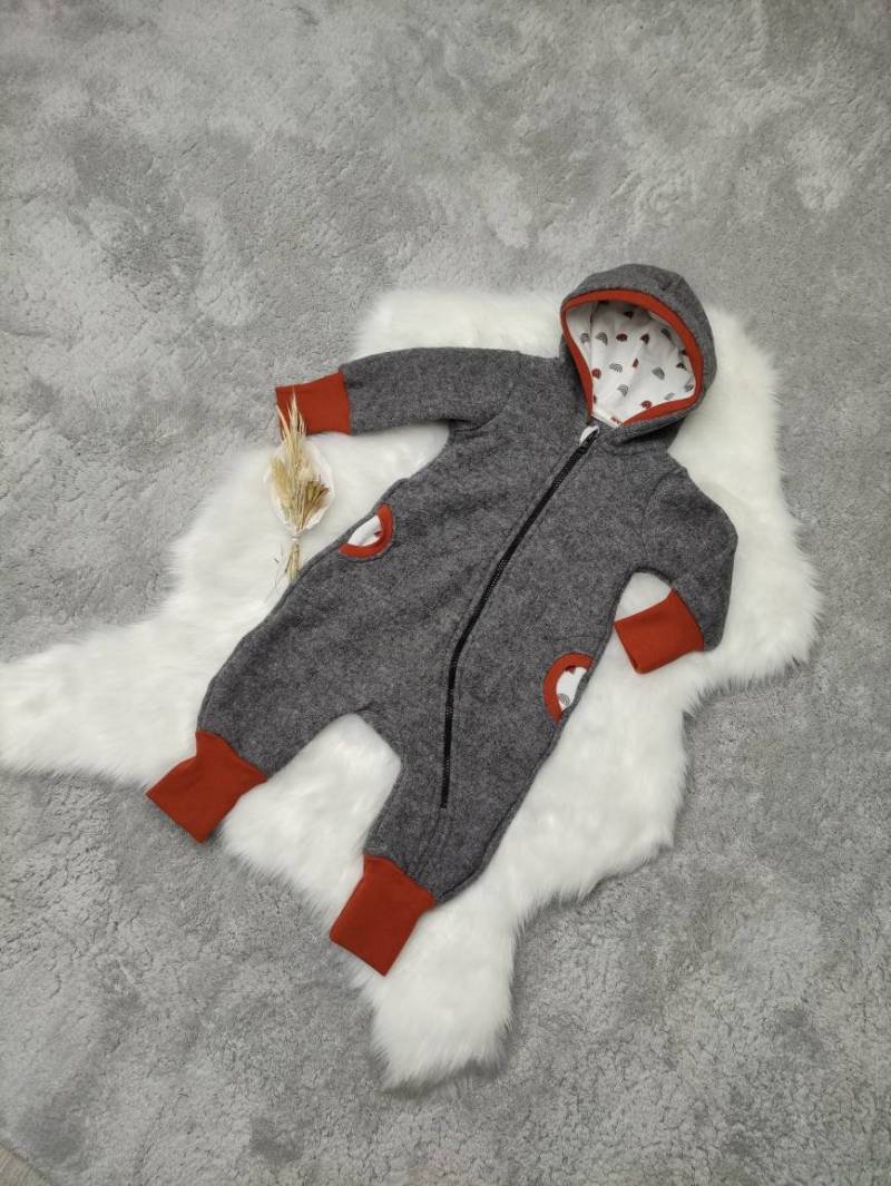 Wollwalk Overall/Anzug Grau Mit Regenbogen Größe 56-122 Wollwalk Overall/Anzug Grau Mit Regenbogen Größe 56-122 von JaPaJoHandmade