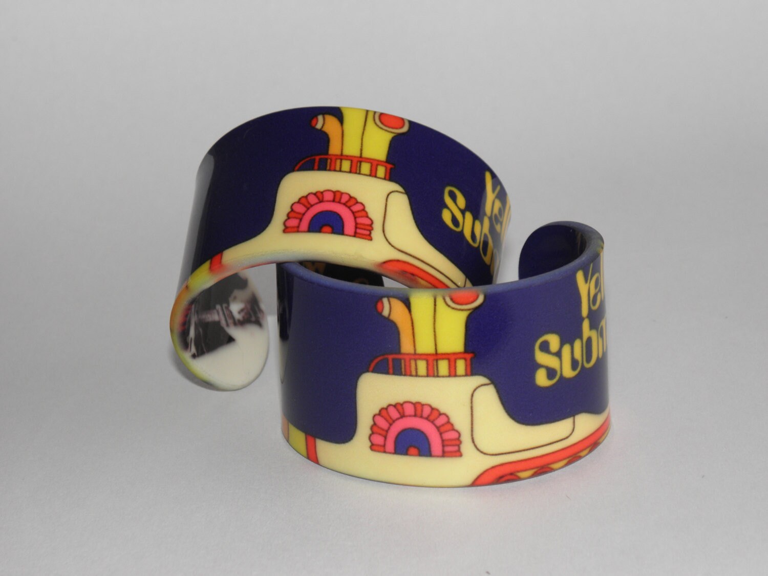Acryl Armreif/Armband - Die Beatles Gelb U-Boot Manschette von JabaleeDesign