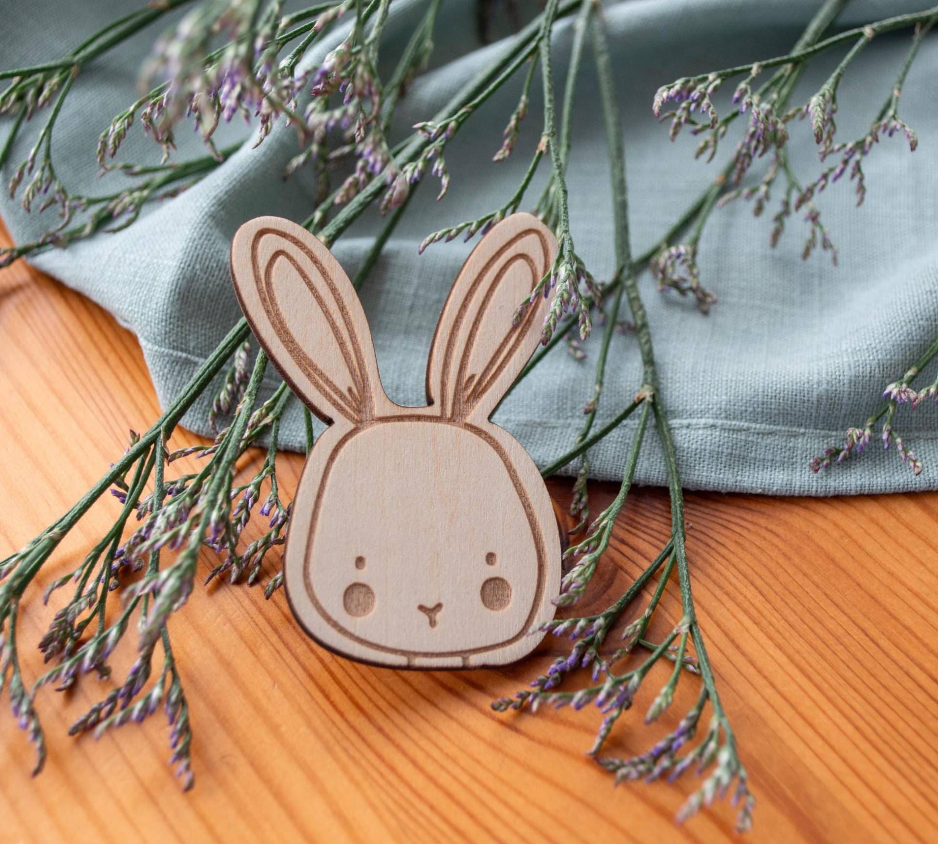 Süße Holzbrosche Hase | Oster-Pin Aus Birkensperrholz von JabatoDE