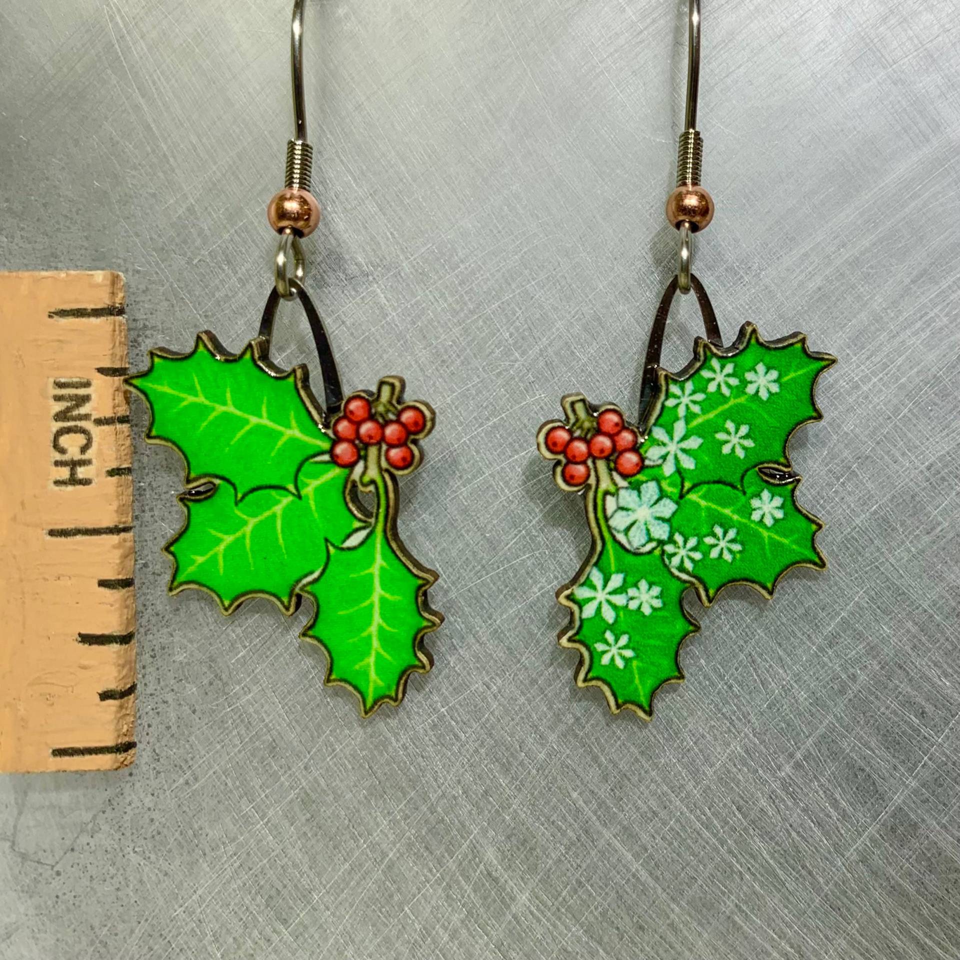 Winter Holly Jabebo Ohrringe, Inspirierende Kuriosität Aus Recycelter Müslischachtel Winter Holly Jabebo Ohrringe, Inspirierende Kuriosität Aus Recycelter Müslischachtel von JabeboStudio