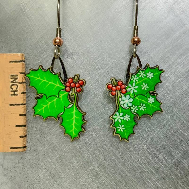 Winter Holly Jabebo Ohrringe, Inspirierende Kuriosität Aus Recycelter Müslischachtel von JabeboStudio