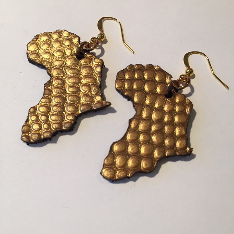 Gold Leder Afrika Ohrringe, Karte Gold Laser-Schnitt-Ohrringe von JacarandaCraft