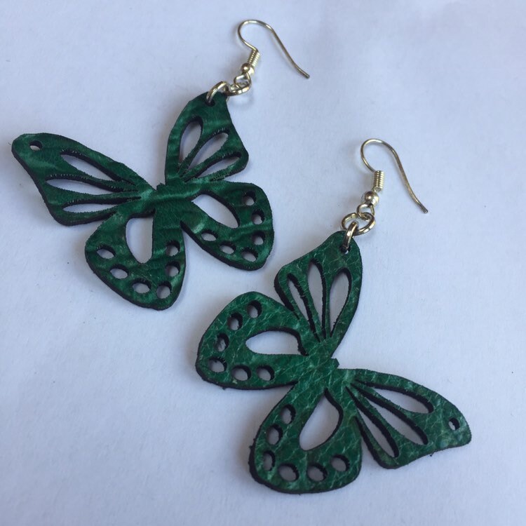 Grüner Schmetterlingsohrringe, Leder, Laser-Schnitt Schmetterlingsohrringe, Ohrringe Aus Echtem Handgefertigte Ohrringe, Leicht von JacarandaCraft