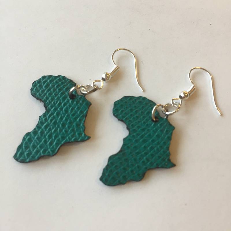 Kleine Grüne Afrika Ohrringe, Ohrringe Aus Echtem Leder, Form, Zeitloses Design von JacarandaCraft