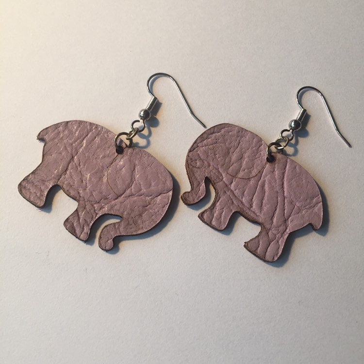 Lila Elefant Ohrringe, Lila Leder, Laser-Schnitt Ohrringe Aus Echtem Handgefertigte Leicht von JacarandaCraft