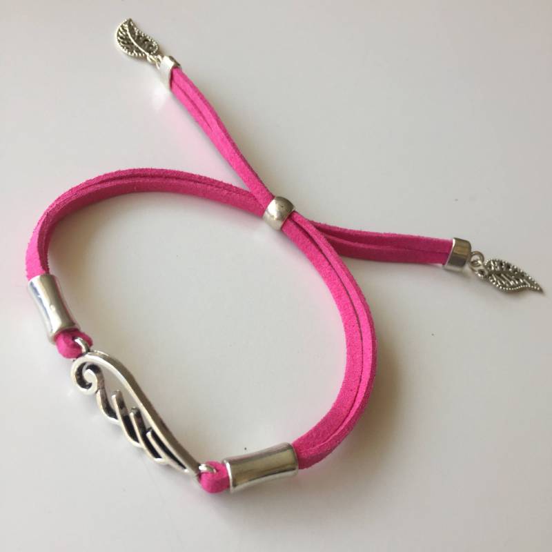Rosa Tanga Lederarmband Mit Flügelanhänger von JacarandaCraft