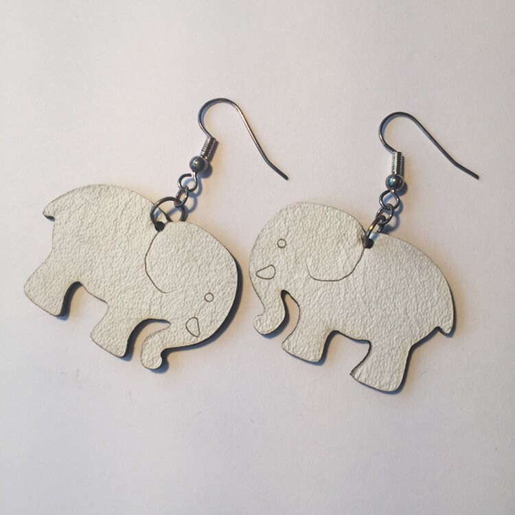 Weißer Elefant Ohrringe, Weißem Leder Laser Geschnitten Ohrringe Aus Echtem Leder, Handgefertigte Leicht von JacarandaCraft