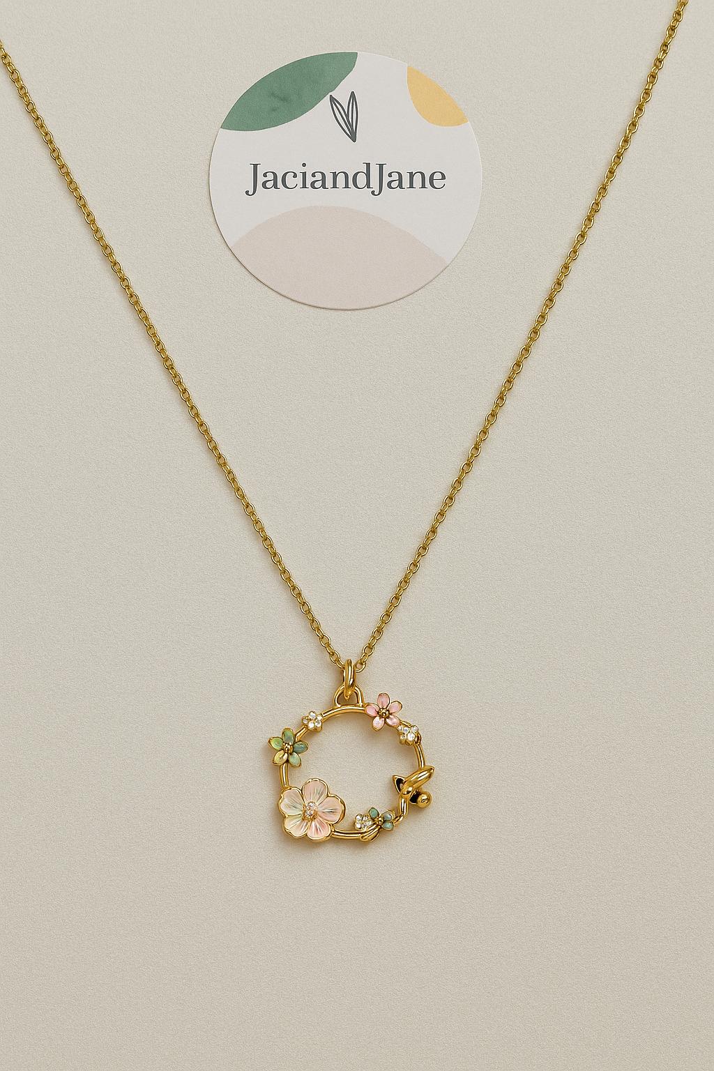 Blumenkranz-Halskette Mit Biene - Zarte Goldene Kette von JaciandJane
