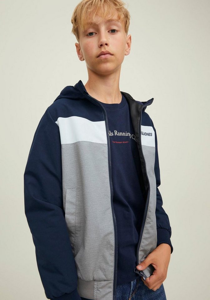 Jack & Jones Junior Outdoorjacke JJERUSH wasserabweisend, mit Kapuze, mattes Finish colorblocking, modisch, regular fit, Kapuze von Jack & Jones Junior
