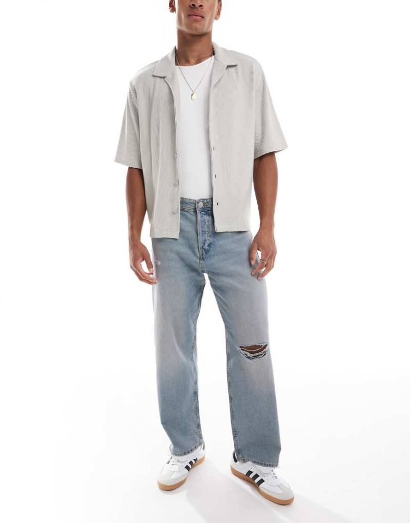 Jack & Jones - Alex - Weite Jeans in blauer Stone-Waschung mit Knie-Zierriss von Jack & Jones