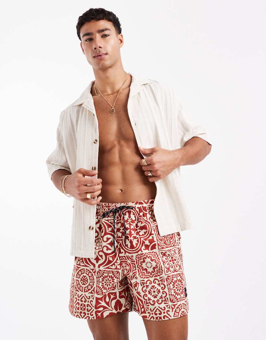 Jack & Jones - Badeshorts mit Kachelmuster in Terrakotta-Rot von Jack & Jones