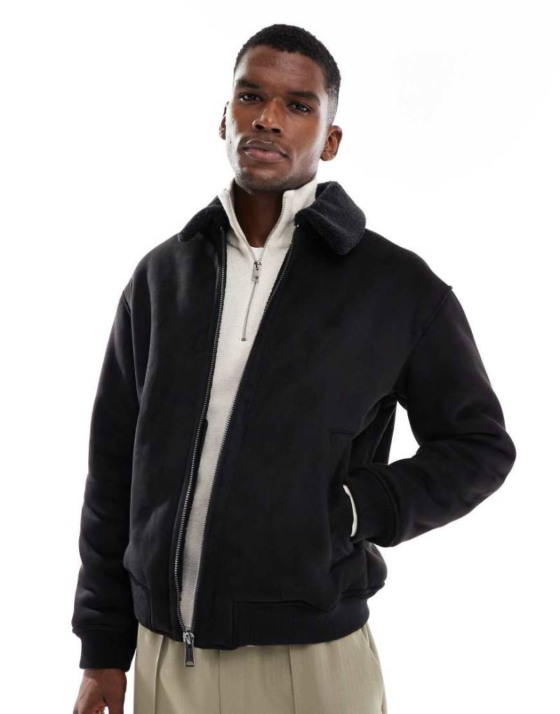 Jack & Jones - Bomberjacke aus Wildlederimitat in Schwarz mit Teddyfell-Kragen Jack & Jones - Bomberjacke aus Wildlederimitat in Schwarz mit Teddyfell-Kragen von Jack & Jones