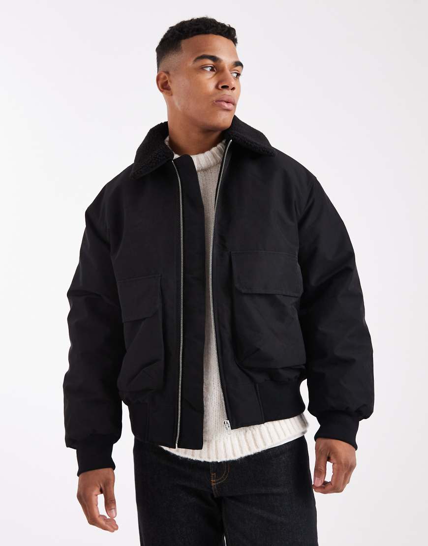 Jack & Jones - Bomberjacke in Schwarz mit Teddyfell-Kragen von Jack & Jones