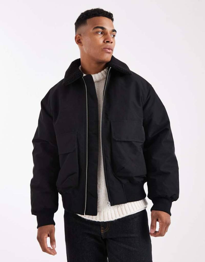 Jack & Jones - Bomberjacke in Schwarz mit Teddyfell-Kragen von Jack & Jones