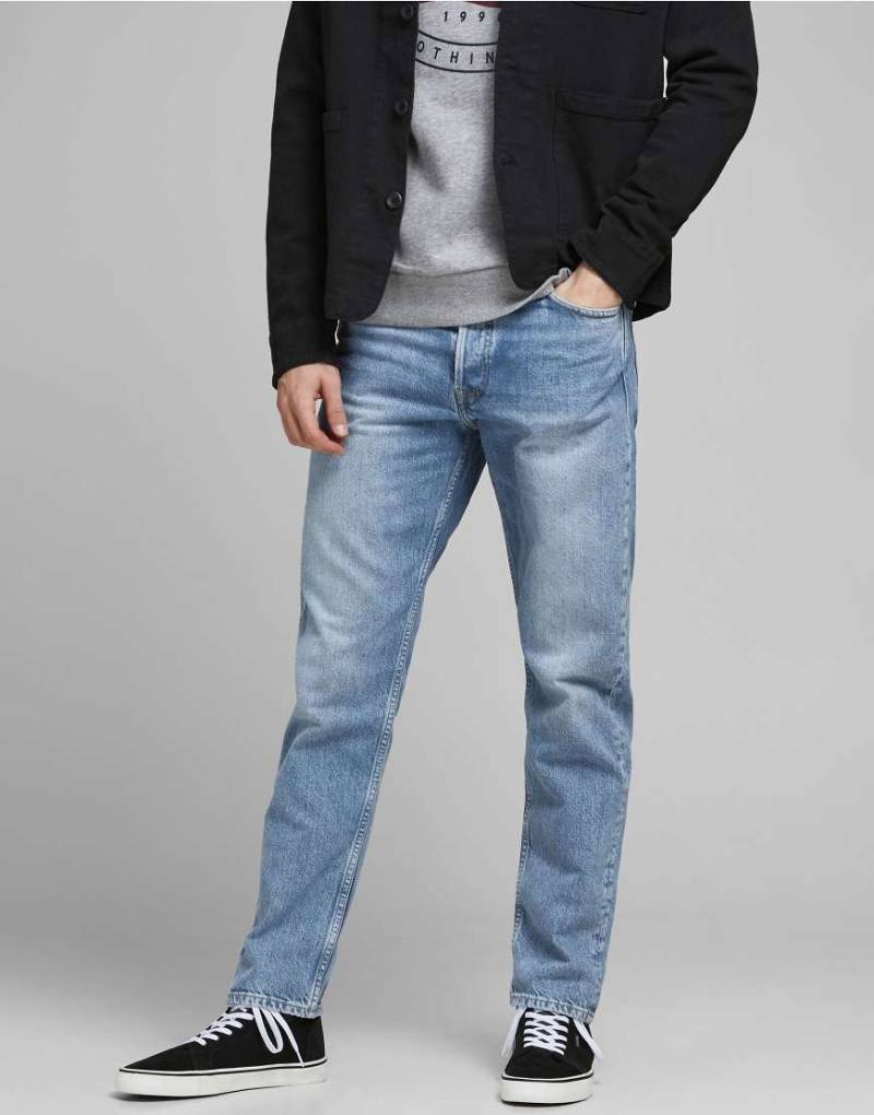 Jack & Jones - Chris - Lässig geschnittene Jeans in verblichener hellblauer Waschung von Jack & Jones