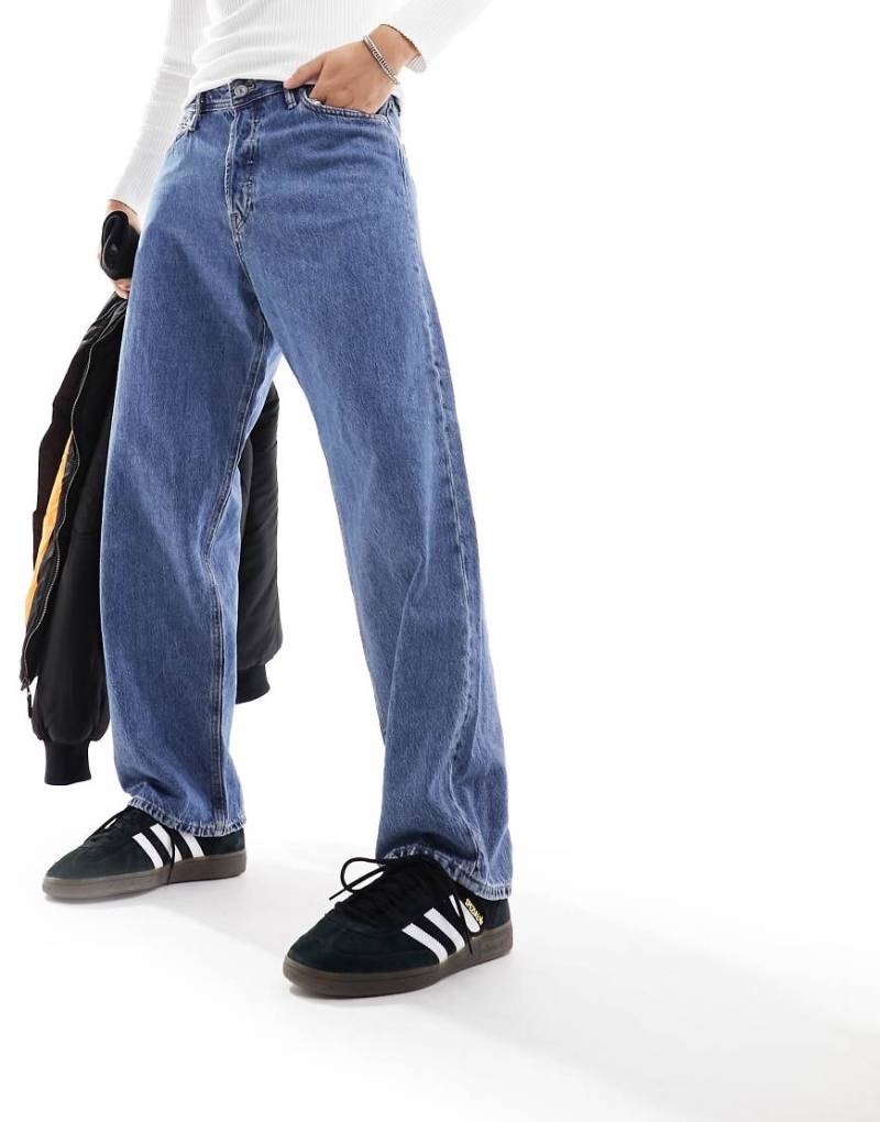 Jack & Jones - Eddie - Locker geschnittene, Jeans in mittelblauer Waschung ohne Stretchanteil von Jack & Jones