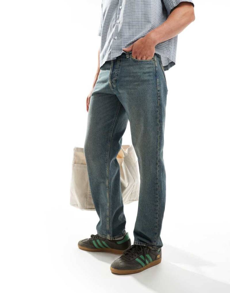 Jack & Jones - Eddie - Locker geschnittene Jeans in blauer Dirty-Waschung von Jack & Jones