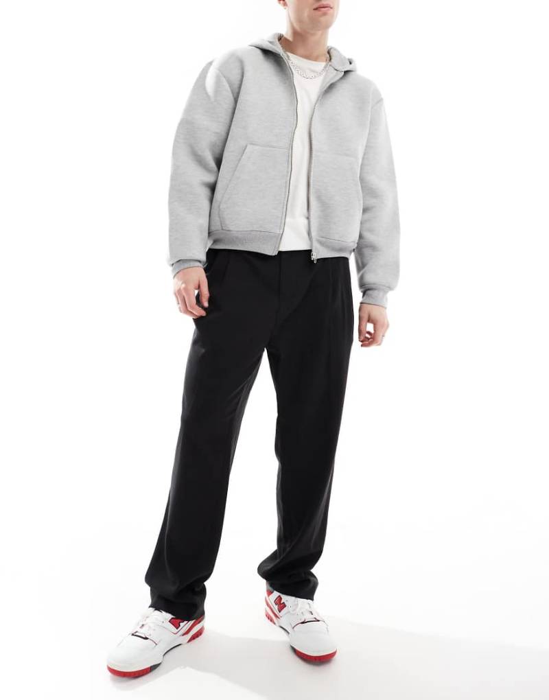 Jack & Jones - Elegante Hose in Schwarz mit weitem Bein und Bundfalten von Jack & Jones