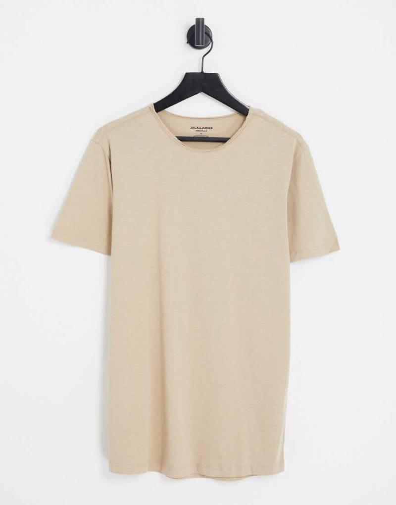 Jack & Jones Essentials - Longline-T-Shirt in Beige mit abgerundetem Saum und ungesäumten Kanten-Neutral von Jack & Jones