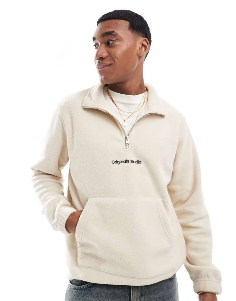 Jack & Jones - Fleece-Oberteil in Hellbeige mit „Originals"-Logo und kurzem Reißverschluss-Neutral von Jack & Jones