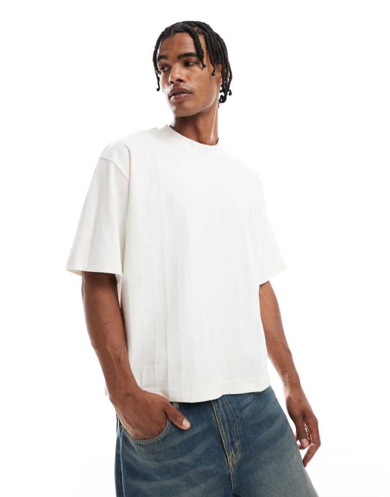 Jack & Jones - Geripptes Cropped-T-Shirt in Weiß mit Oversize-Passform von Jack & Jones