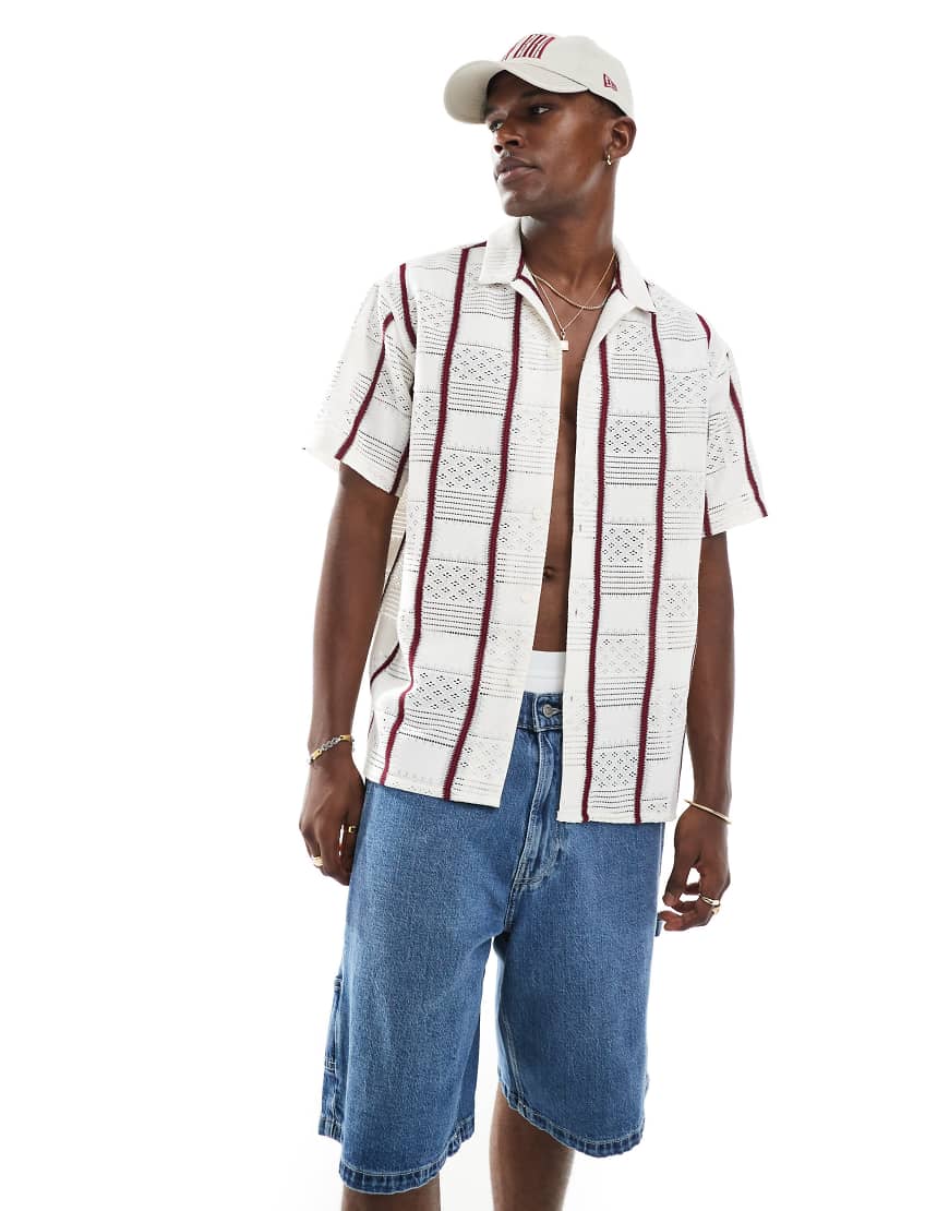 Jack & Jones - Hemd aus Häkelstrick in Creme mit Paspelierung in Burgunderrot-Weiß von Jack & Jones