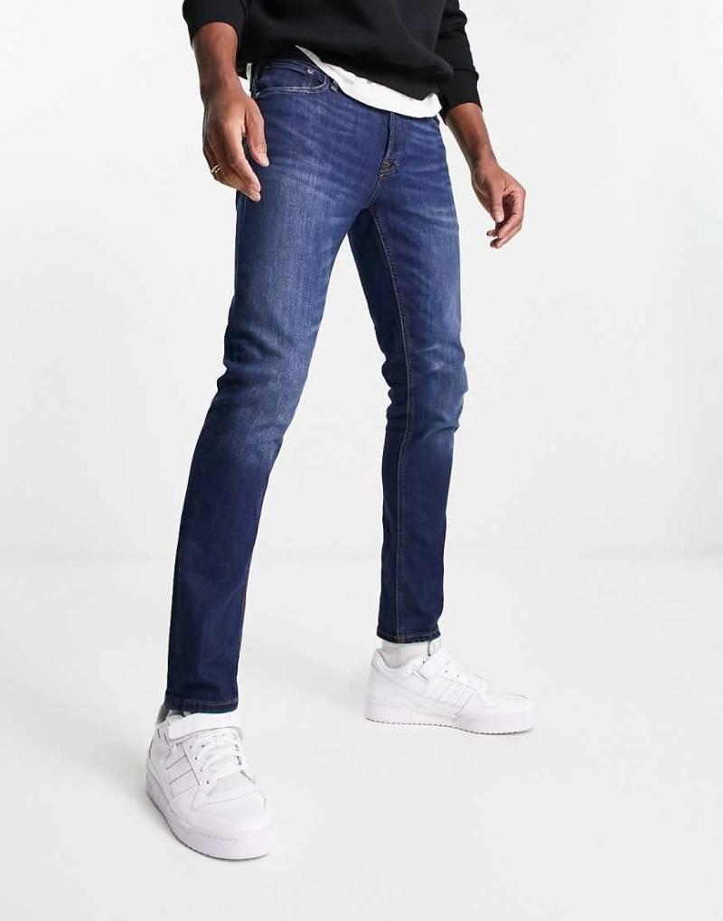 Jack & Jones Intelligence - Liam - Schmal geschnittene Jeans in mittelblauer Waschung von Jack & Jones