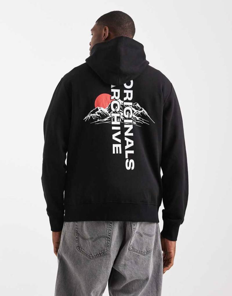 Jack & Jones - Kapuzenpullover in Schwarz mit Bergprint hinten von Jack & Jones